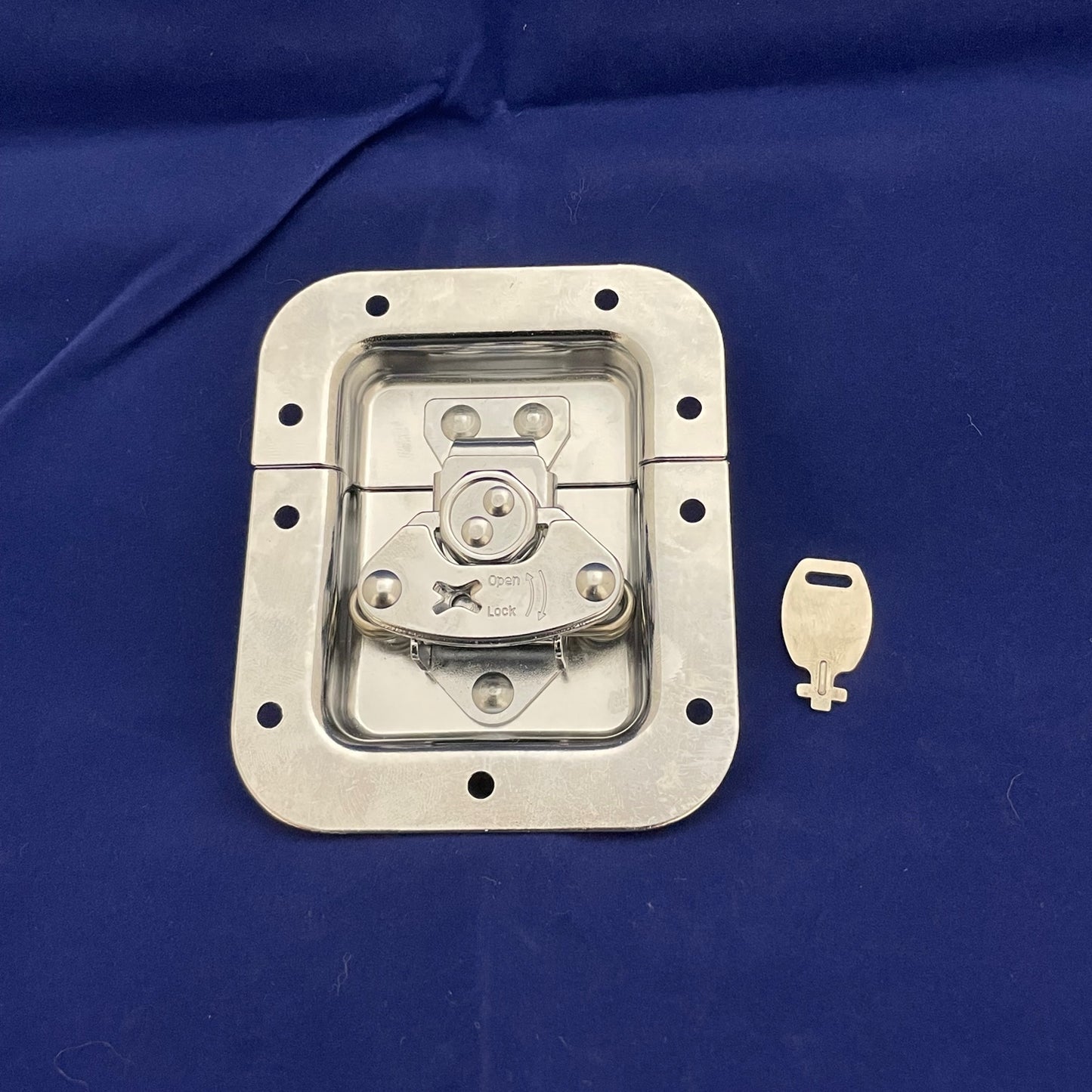 EK1306 皿付き小型ロータリー錠 鍵付 CR PAT.7277650